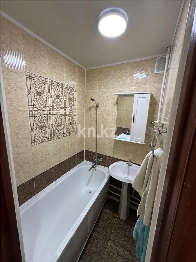 Продажа 3-комнатной квартиры, 58 м², 14-й мкр., дом  20 в Караганде - фото 5