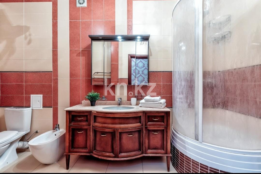 Аренда 3-комнатной квартиры посуточно, 130 м², ул. Кунаева, дом  35 - пр. Мангилик Ел в Астане - фото 9