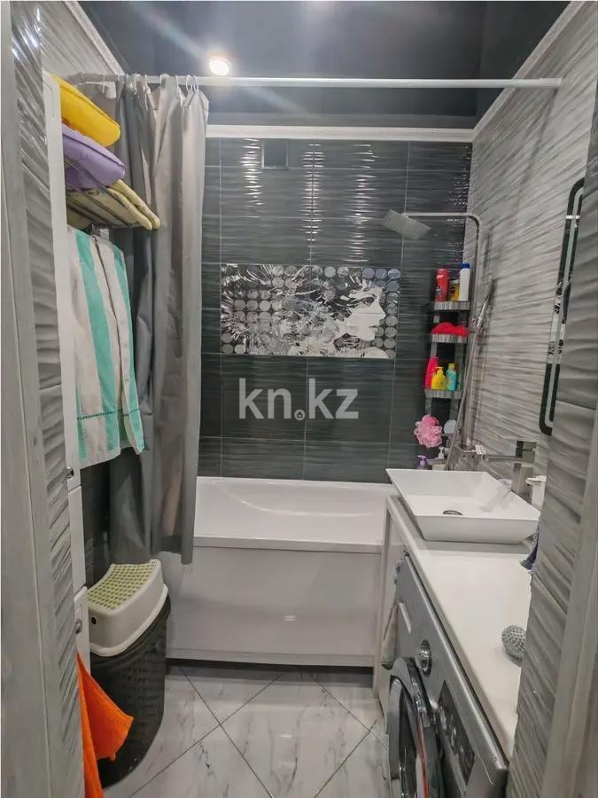 Продажа 3-комнатной квартиры, 63 м², ул. Кемеровская, дом  51 в Караганде - фото 5