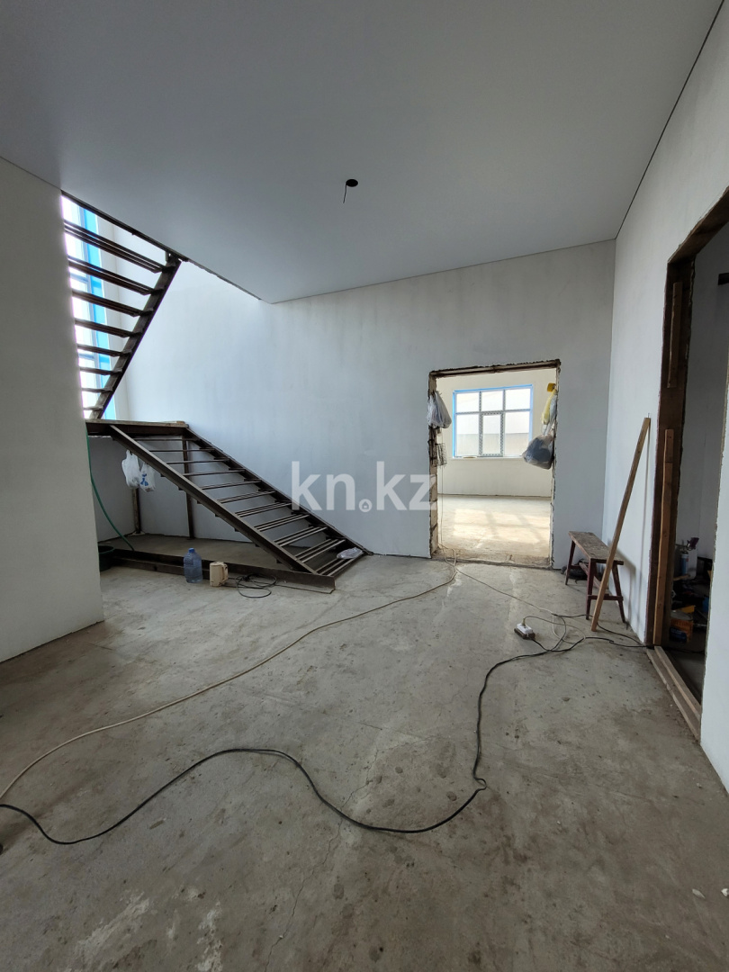 Продажа 6-комнатного дома, 288 м², ул. Ондасынова в Караганде - фото 16