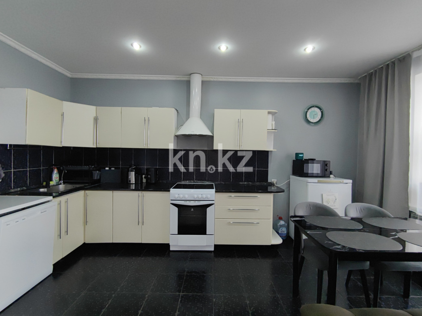 Продажа 4-комнатной квартиры, 122 м², пр. Республики, дом  40 в Караганде - фото 17