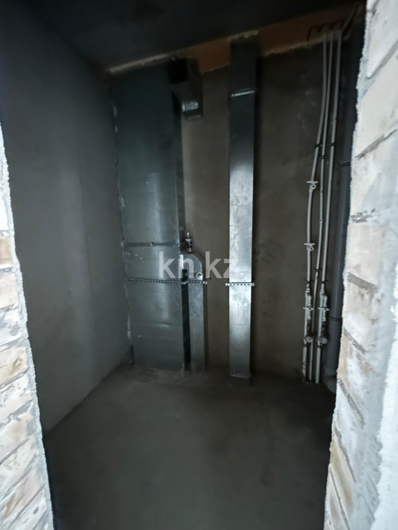 Продажа 3-комнатной квартиры, 92 м², ул. Букетова, дом  3/3 в Караганде - фото 11