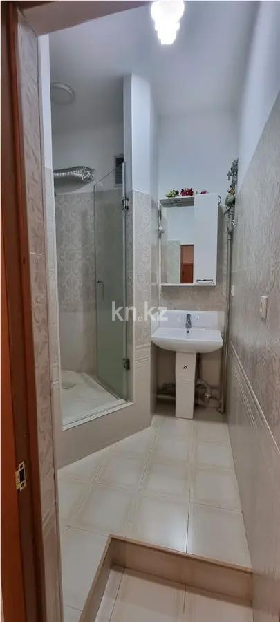 Продажа 3-комнатной квартиры, 55 м², 1 мкр., дом  69 в Алматы - фото 4