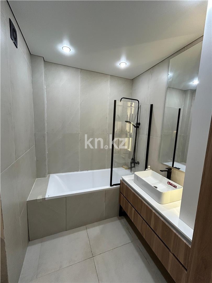 Продажа 3-комнатной квартиры, 83 м², ул. Муканова в Караганде - фото 10