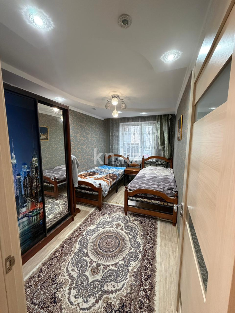 Продажа 4-комнатной квартиры, 80 м², пр. Строителей в Караганде - фото 3