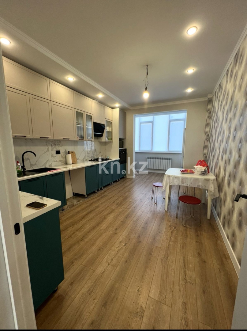 Продажа 3-комнатной квартиры, 100 м², ул. Ескалиева, дом  149 в Уральске - фото 2