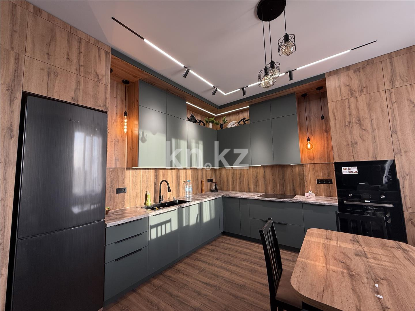 Продажа 4-комнатной квартиры, 197 м², ул. Дюсембекова, дом  83/1 в Караганде - фото 2