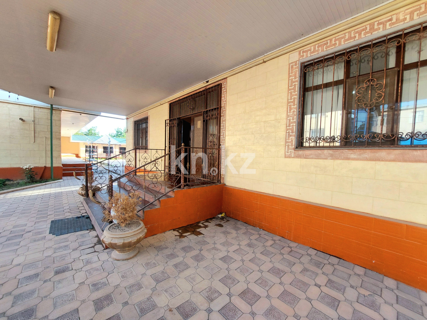 Продажа , 700 м², ул. Аль-Фараби, дом  1111 в Шымкенте