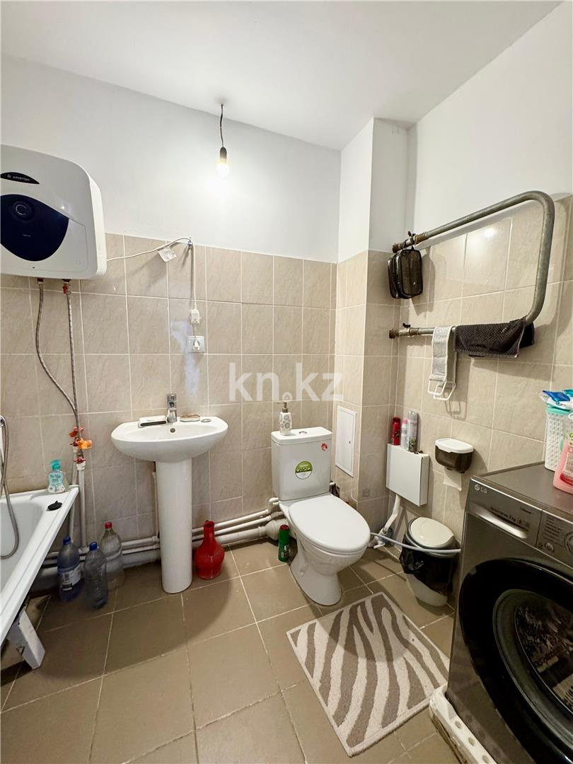 Продажа 2-комнатной квартиры, 70 м², ул. Ашимова, дом  26 в Караганде - фото 7