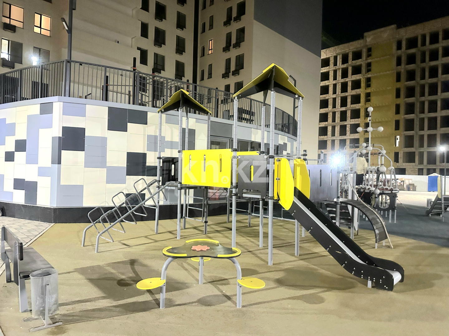 Продажа 2-комнатной квартиры, 79 м², ул. Байтерекова, дом  2б в Шымкенте - фото 33