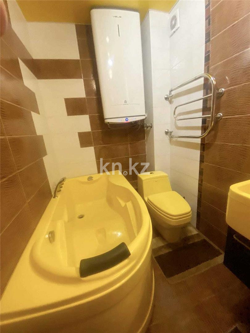 Продажа 3-комнатной квартиры, 65 м², мкр-н Орбита-1 в Караганде - фото 10