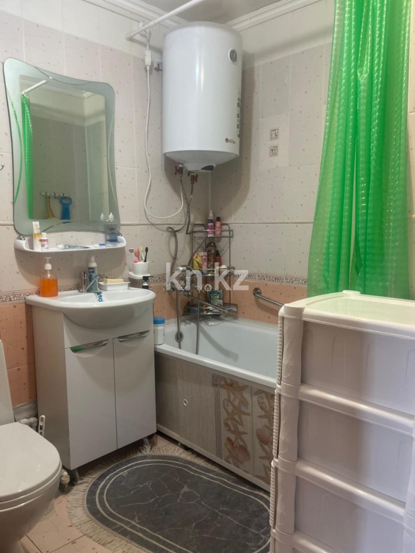 Продажа 3-комнатной квартиры, 63 м², ул. Муканова, дом  6/3 в Караганде - фото 10