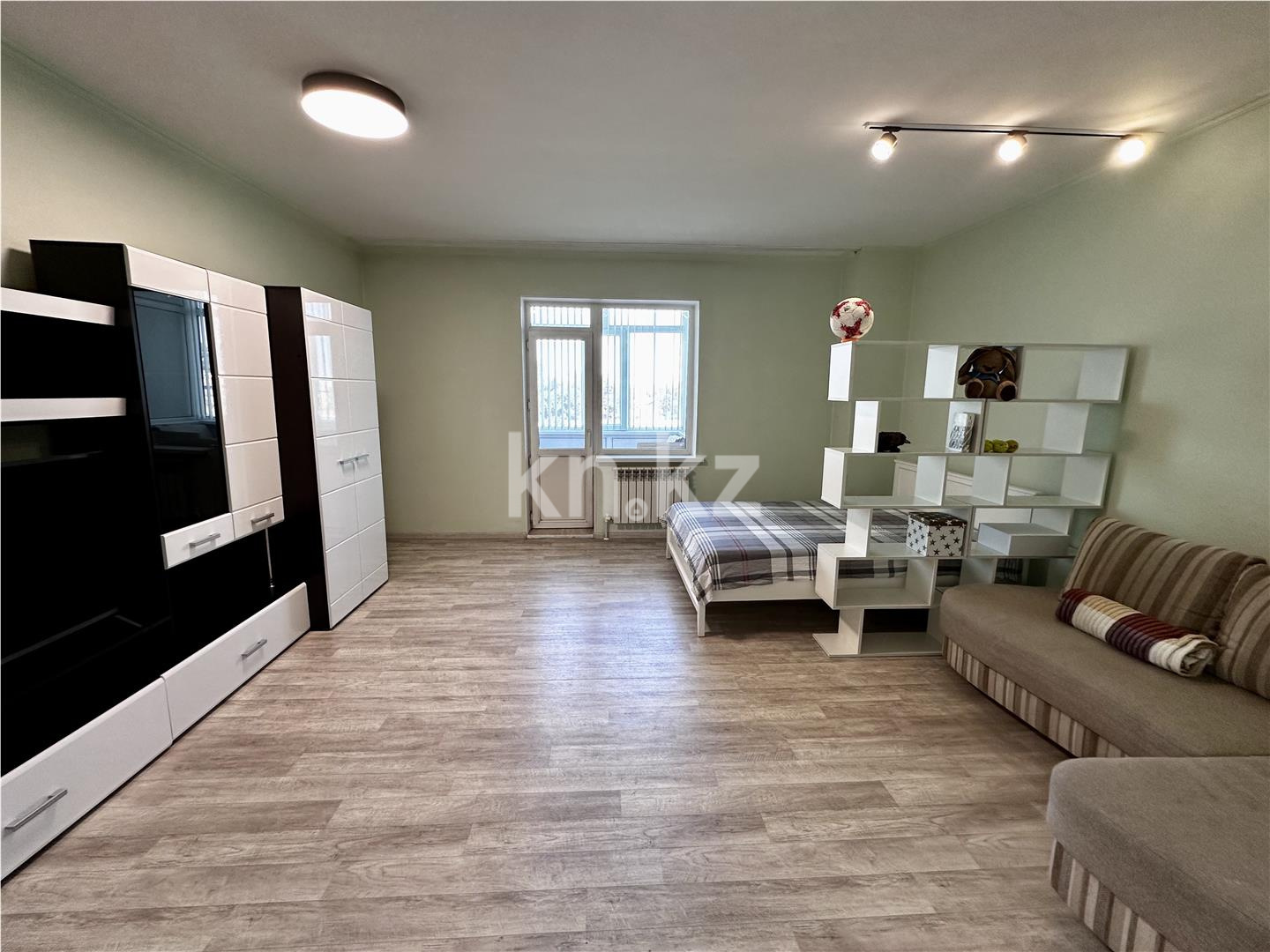 Продажа 1-комнатной квартиры, 52 м², пр. Республики в Караганде