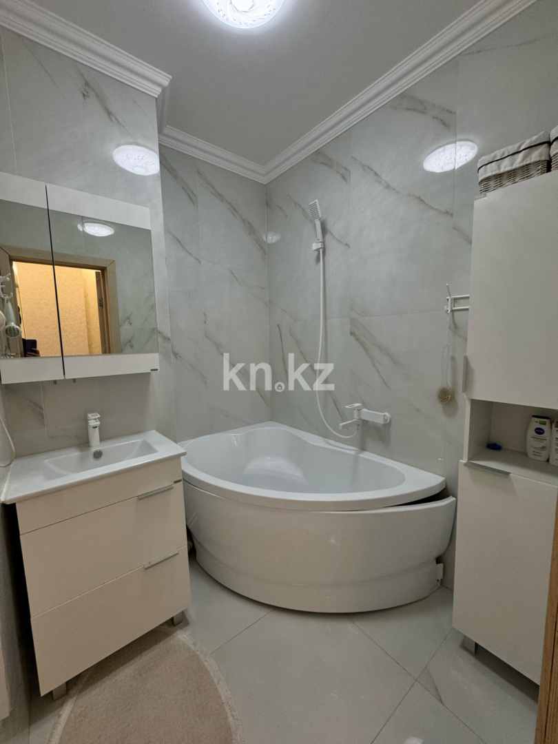 Продажа 3-комнатной квартиры, 89 м², пр. Шахтеров, дом  52 в Караганде - фото 15