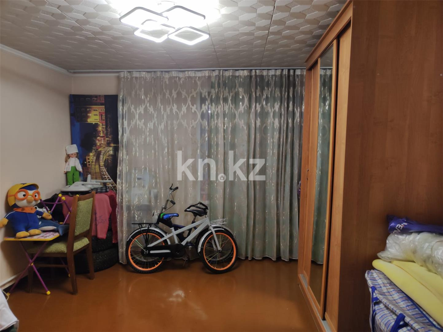 Продажа 3-комнатной квартиры, 84 м², мкр-н 22 в Караганде - фото 4