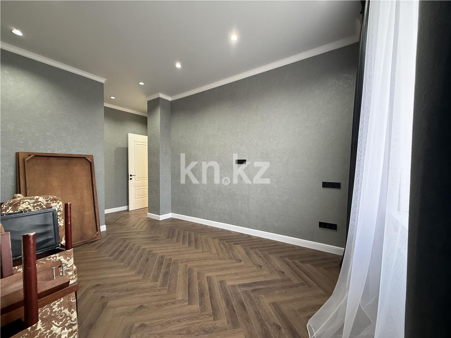 Продажа 4-комнатной квартиры, 197 м², ул. Дюсембекова, дом  83/1 в Караганде - фото 15