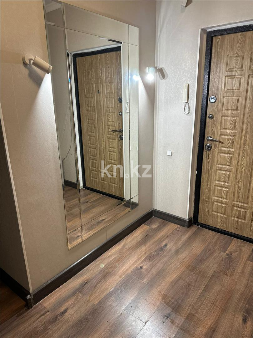 Продажа 2-комнатной квартиры, 64 м², пр. Шахтеров, дом  23 в Караганде - фото 12