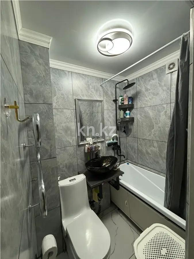 Продажа 3-комнатной квартиры, 57.5 м², 2 мкр., дом  14 в Алматы - фото 5