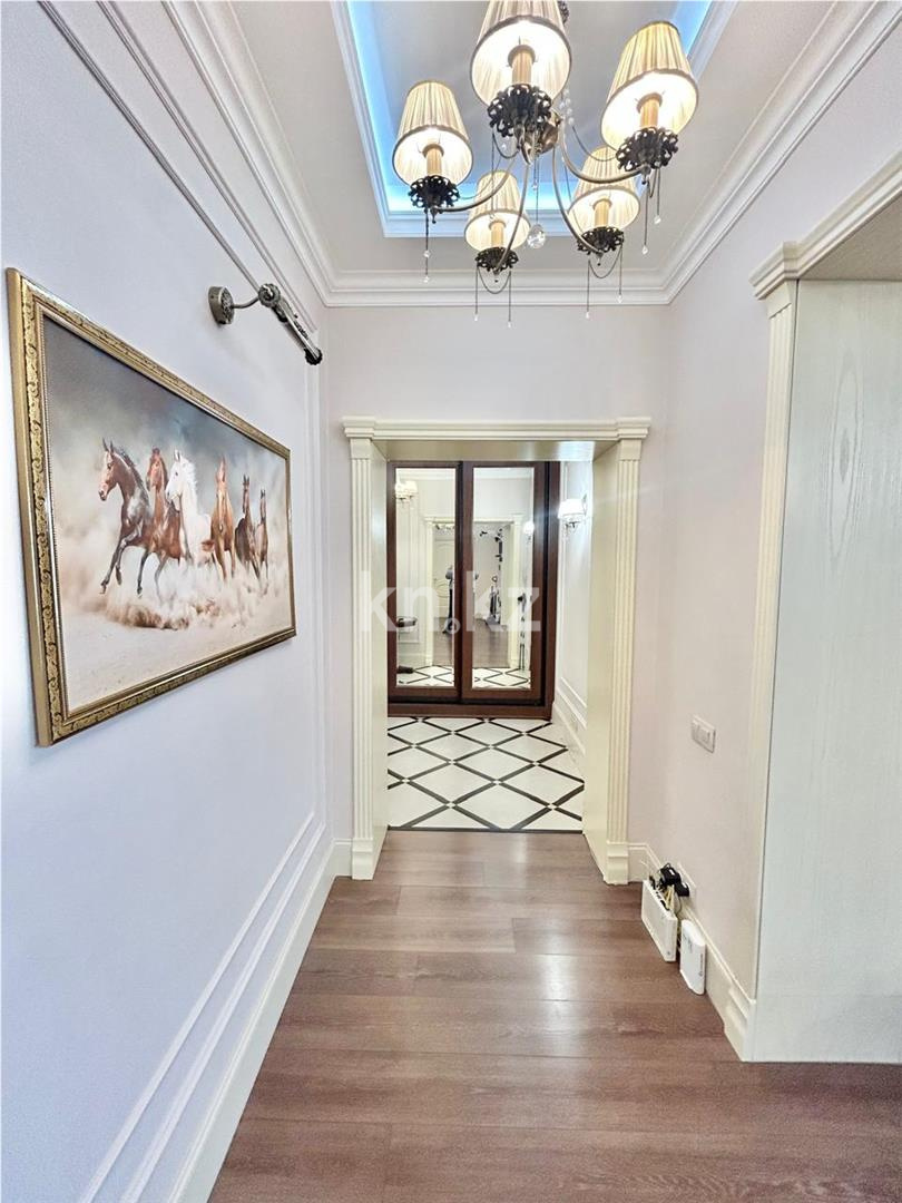 Продажа 3-комнатной квартиры, 114 м², ул. Аманжолова в Караганде - фото 15