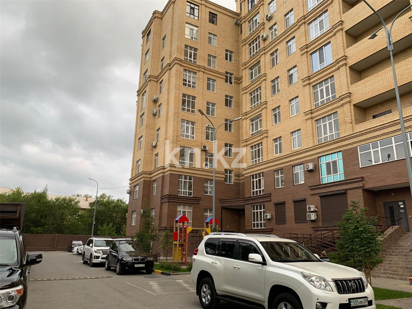 Продажа 4-комнатной квартиры, 124 м², ул. Аманжолова, дом  96/1 в Караганде - фото 20