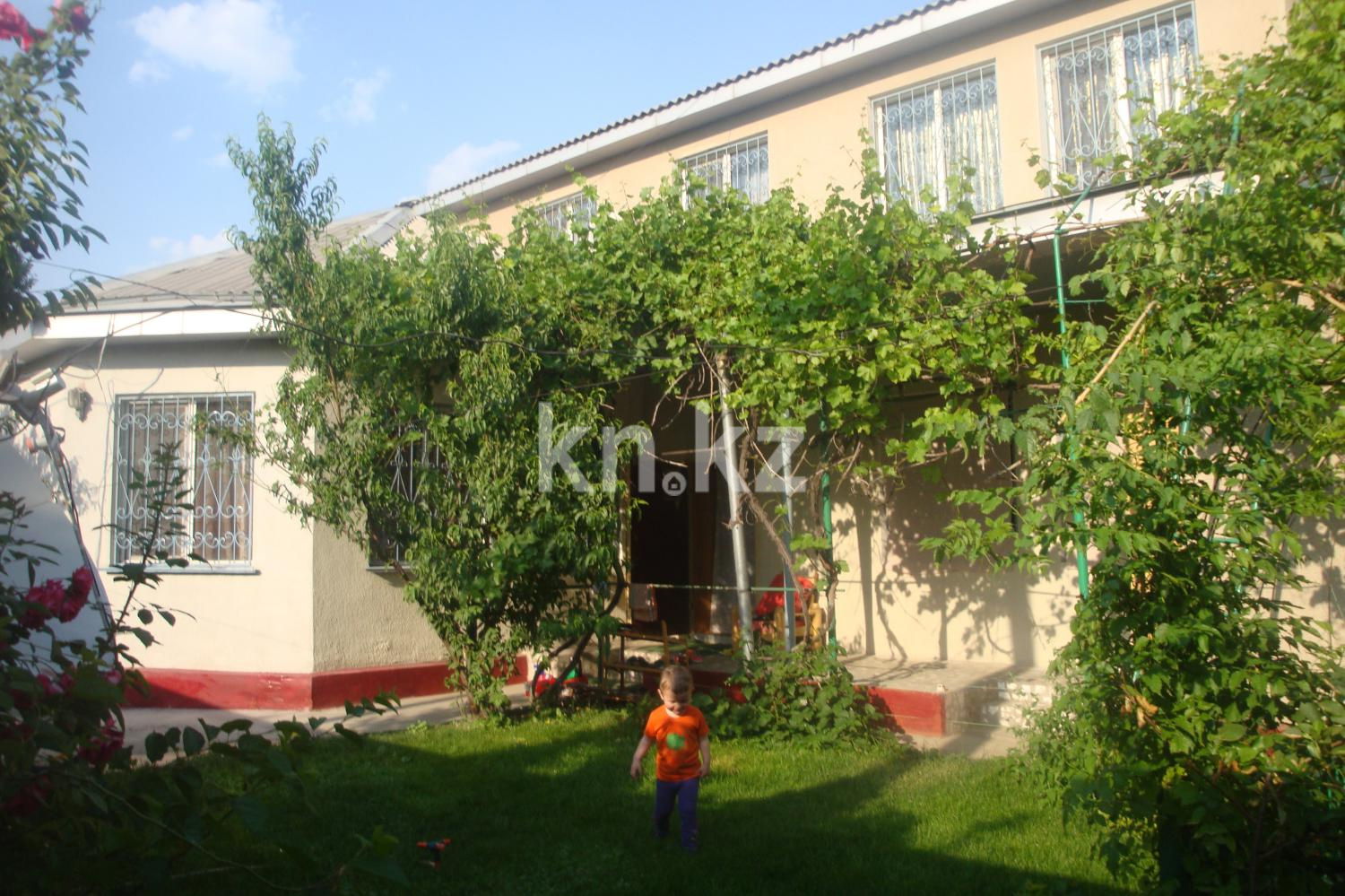 Продажа 8-комнатного дома, 195 м², ул. Есенина, дом  2 в Шымкенте
