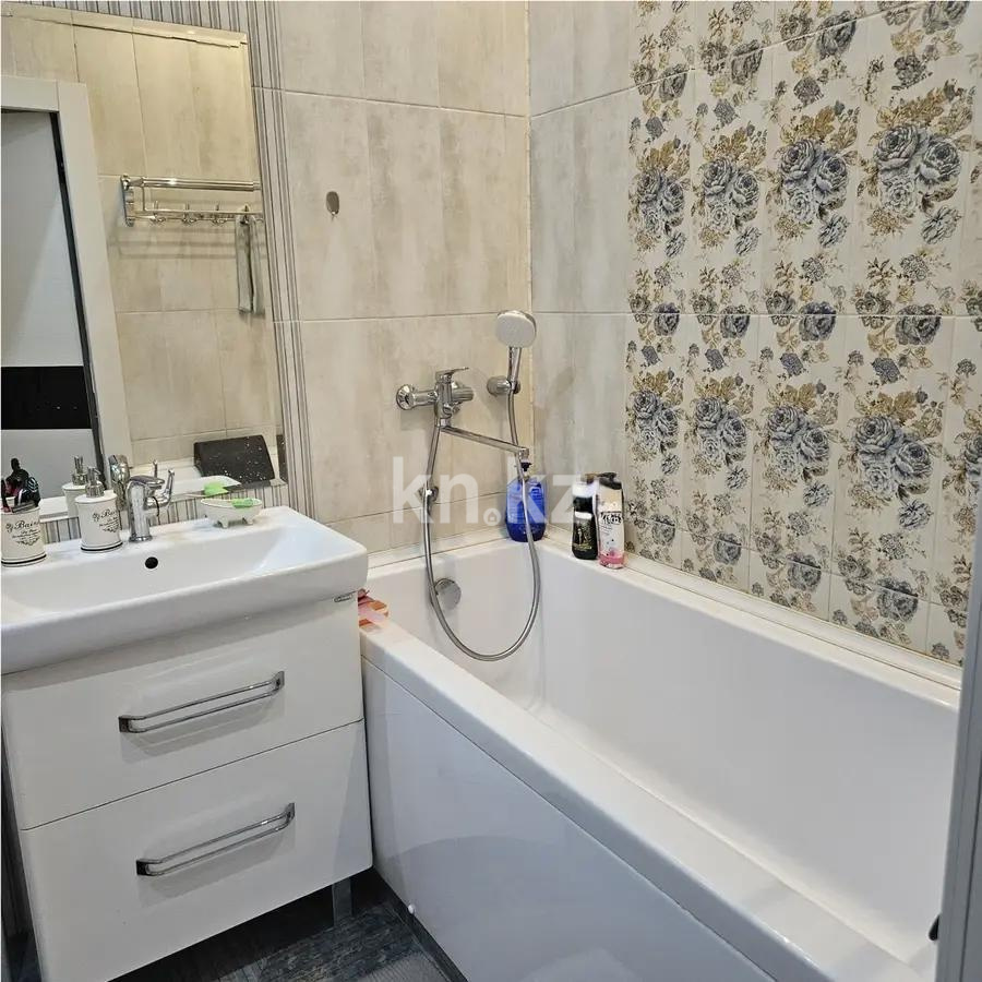 Продажа 2-комнатной квартиры, 83 м², ул. Жарокова, дом  230 в Алматы - фото 3