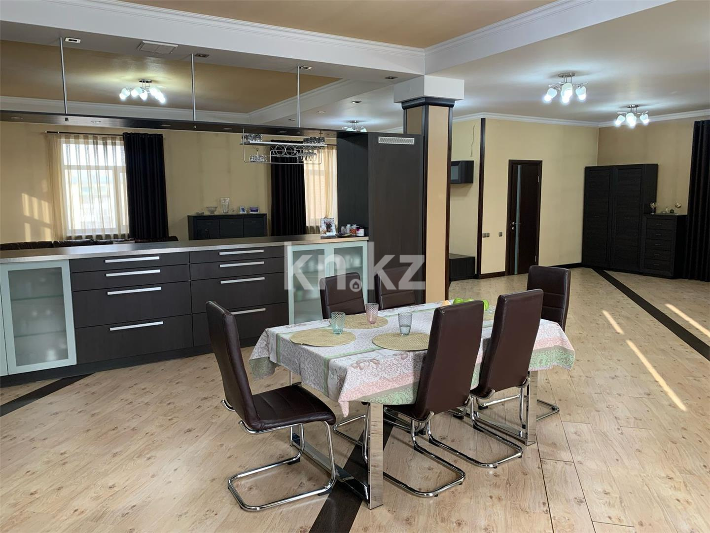 Продажа 7-комнатной квартиры, 391 м², ул. Аманжолова, дом  30 в Караганде - фото 3