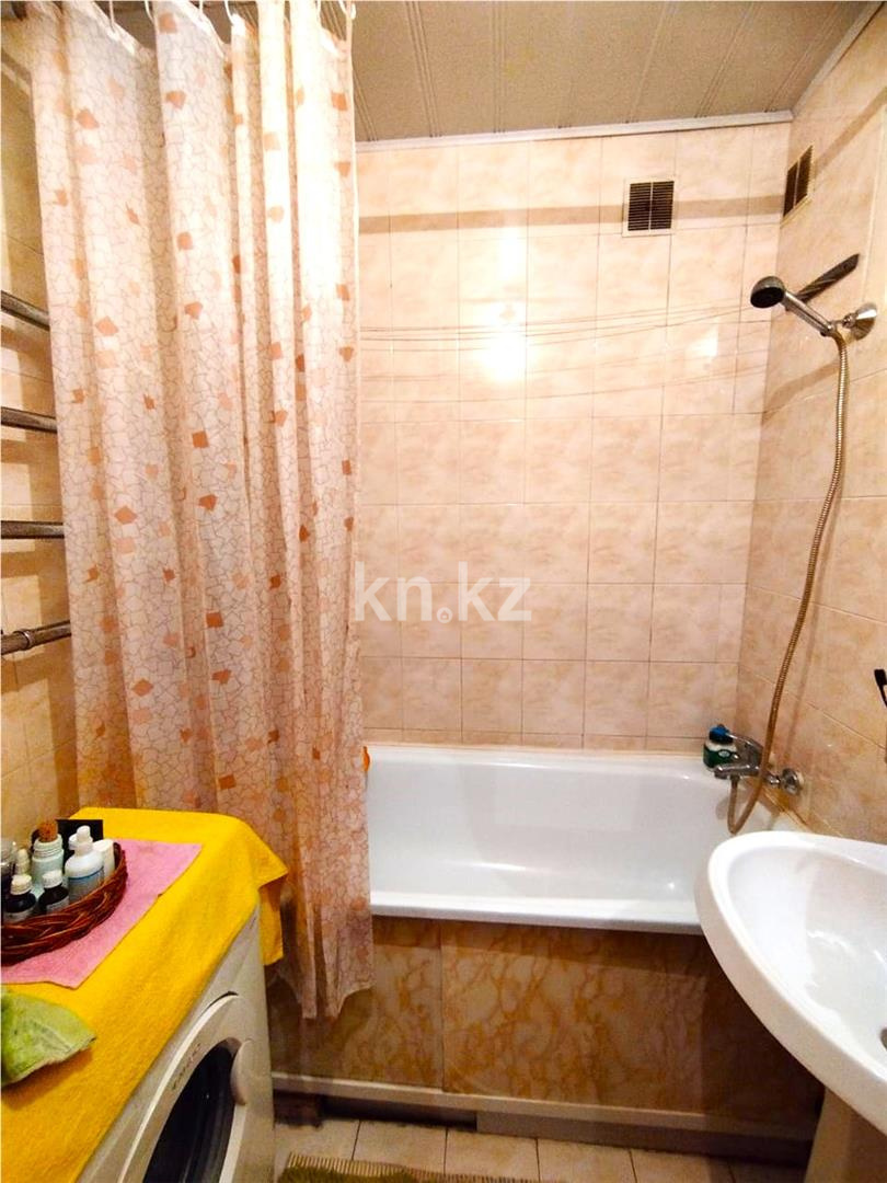 Продажа 3-комнатной квартиры, 62 м², ул. Ермекова, дом  83 в Караганде - фото 12