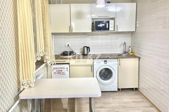 Аренда 1-комнатной квартиры посуточно, 40 м², ул. Ержанова, дом  4 в Караганде - фото 2