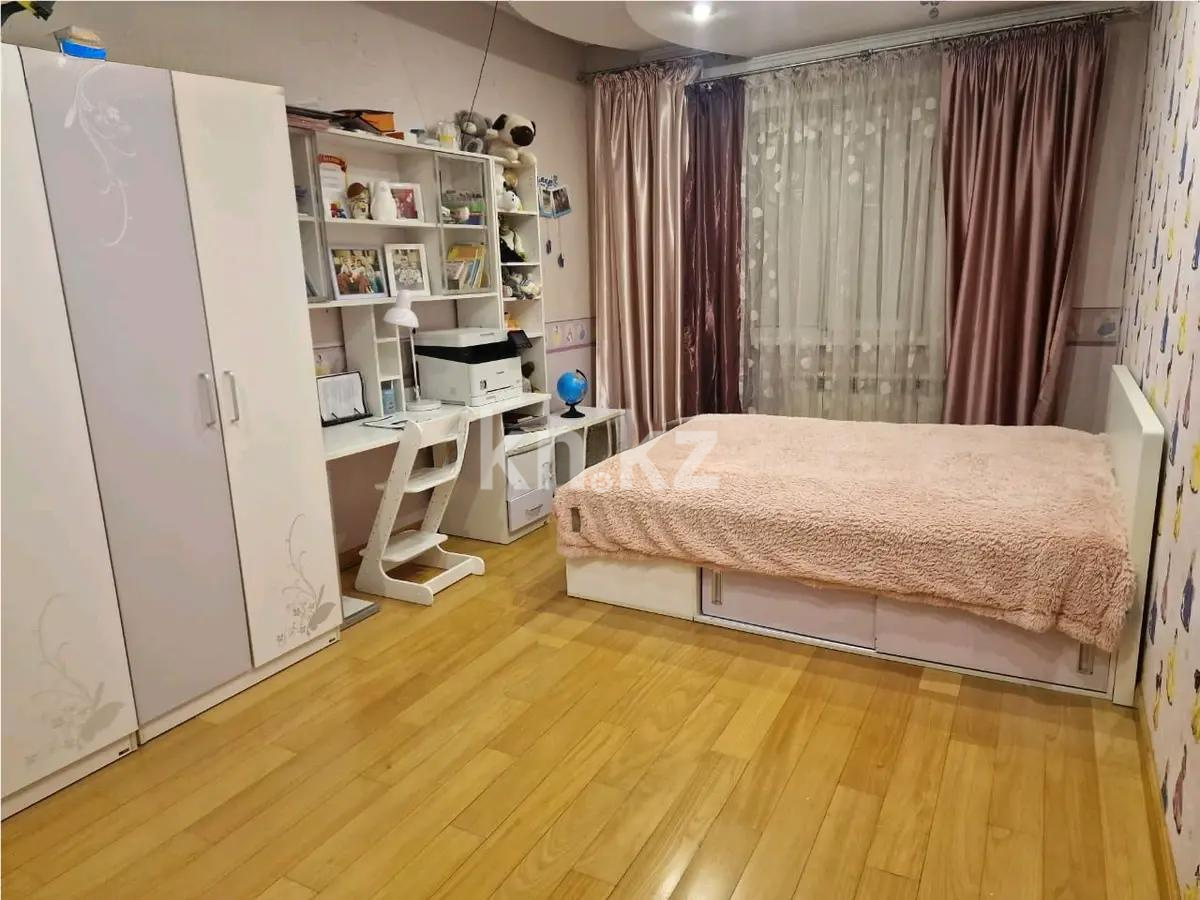 Продажа 4-комнатной квартиры, 300 м², ул. Курмангазы, дом  145 в Алматы - фото 2