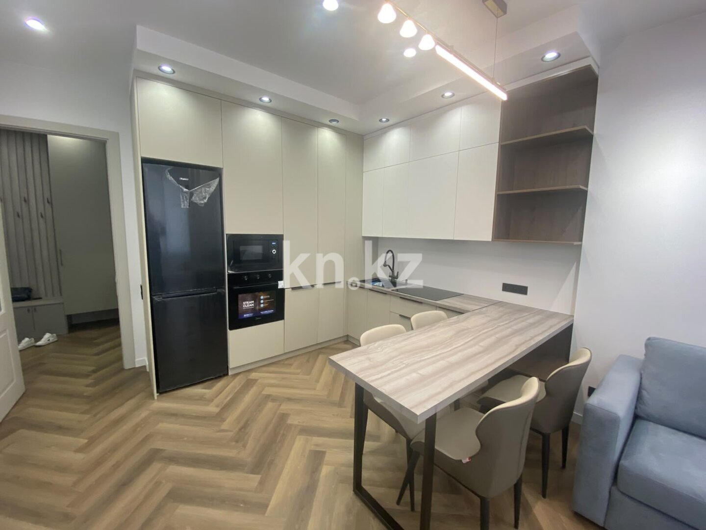 Аренда 2-комнатной квартиры, 67 м² в Астане