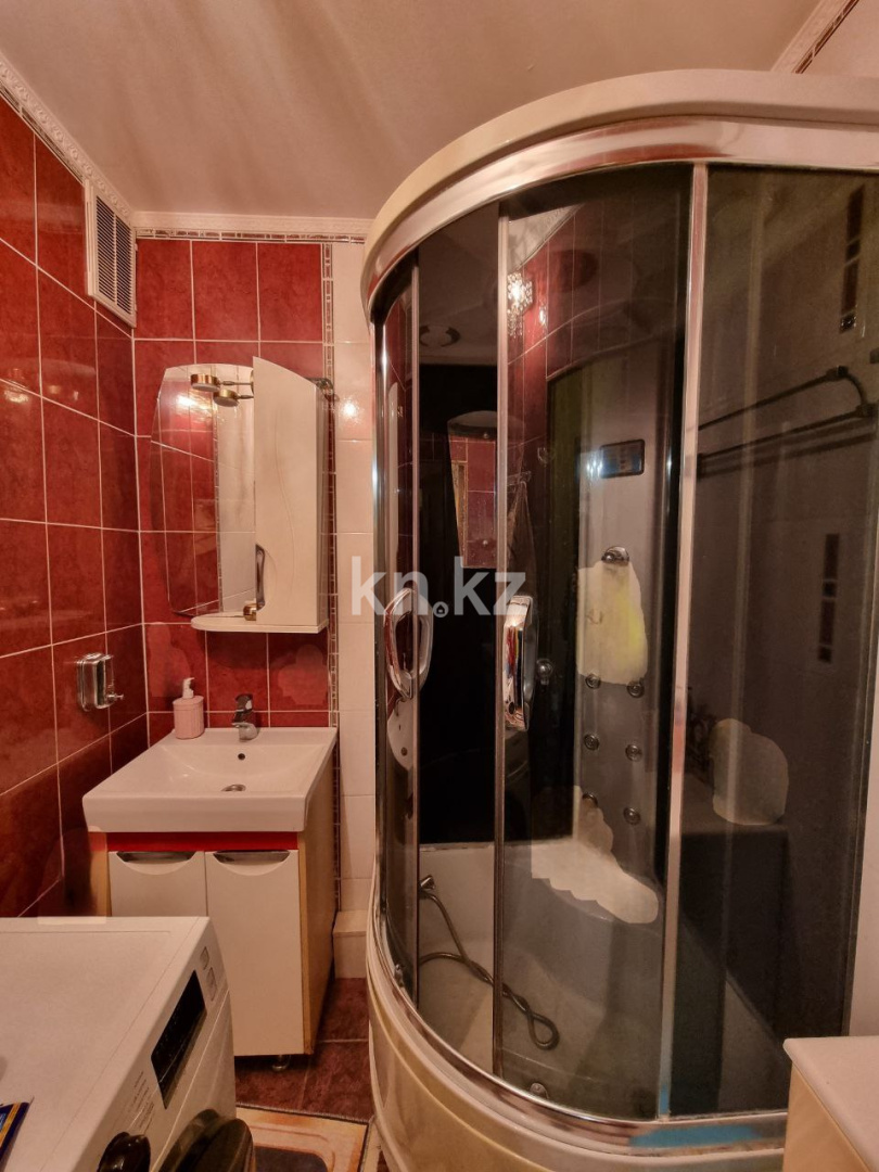 Продажа 3-комнатной квартиры, 64 м², мкр-н Гульдер-1, дом  4 в Караганде - фото 17