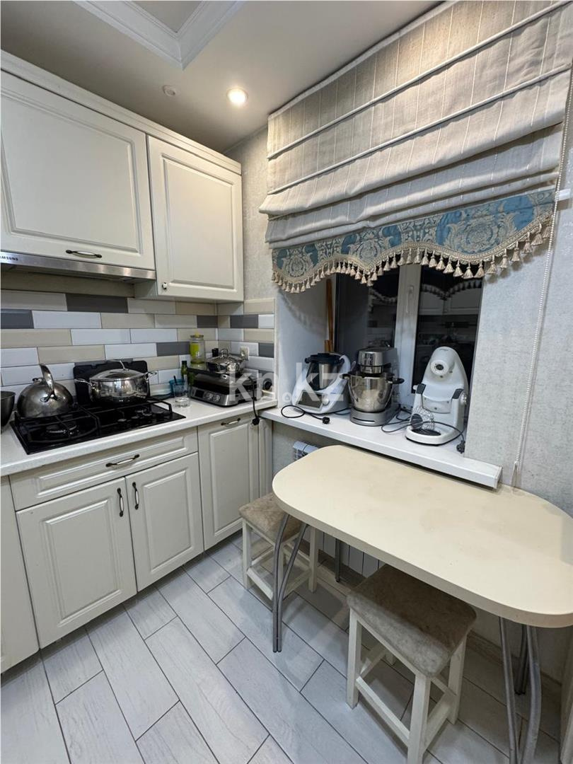 Продажа 3-комнатной квартиры, 61 м², ул. Аманжолова в Караганде - фото 3