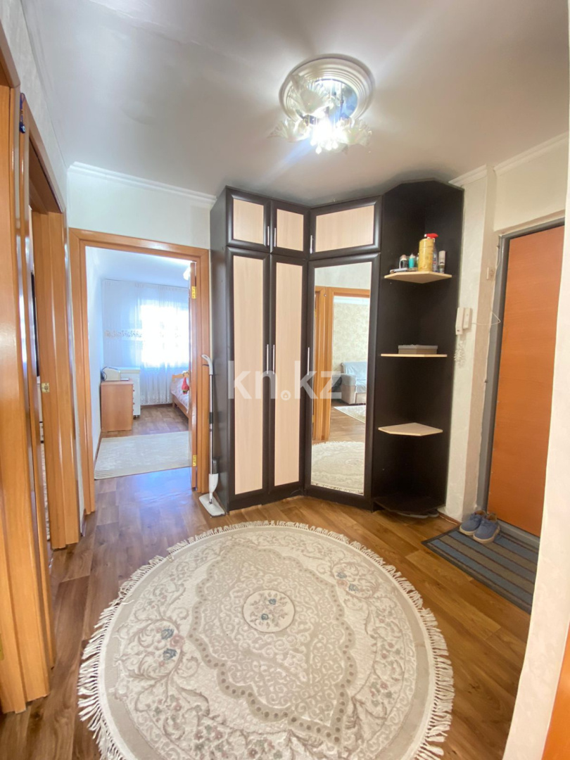 Продажа 3-комнатной квартиры, 63 м², ул. Муканова, дом  10 в Караганде - фото 6