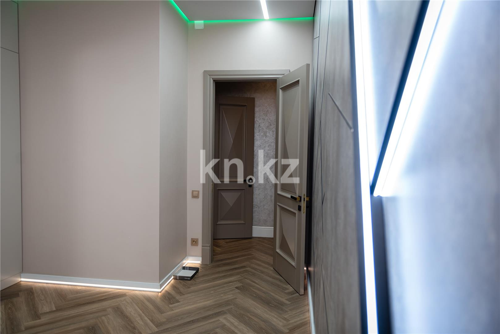 Продажа 6-комнатной квартиры, 345 м², ул. Муканова, дом  53 в Караганде - фото 29