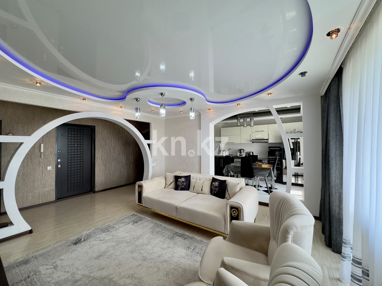 Продажа 4-комнатной квартиры, 90 м² в Караганде