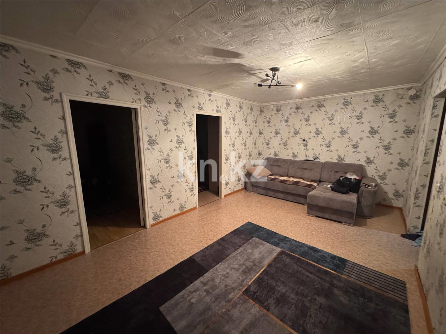 Продажа 4-комнатной квартиры, 61 м², мкр-н 21, дом  21 в Караганде - фото 2