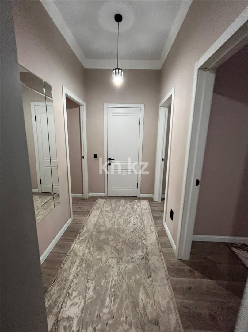 Продажа 2-комнатной квартиры, 65 м², ул. Муканова в Караганде - фото 20