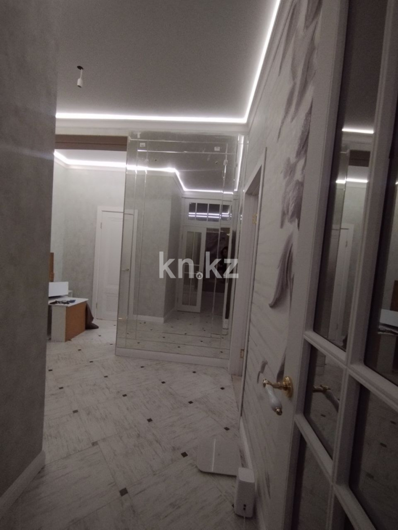 Продажа 2-комнатной квартиры, 72.3 м², ул. Алии Молдагуловой в Уральске - фото 9