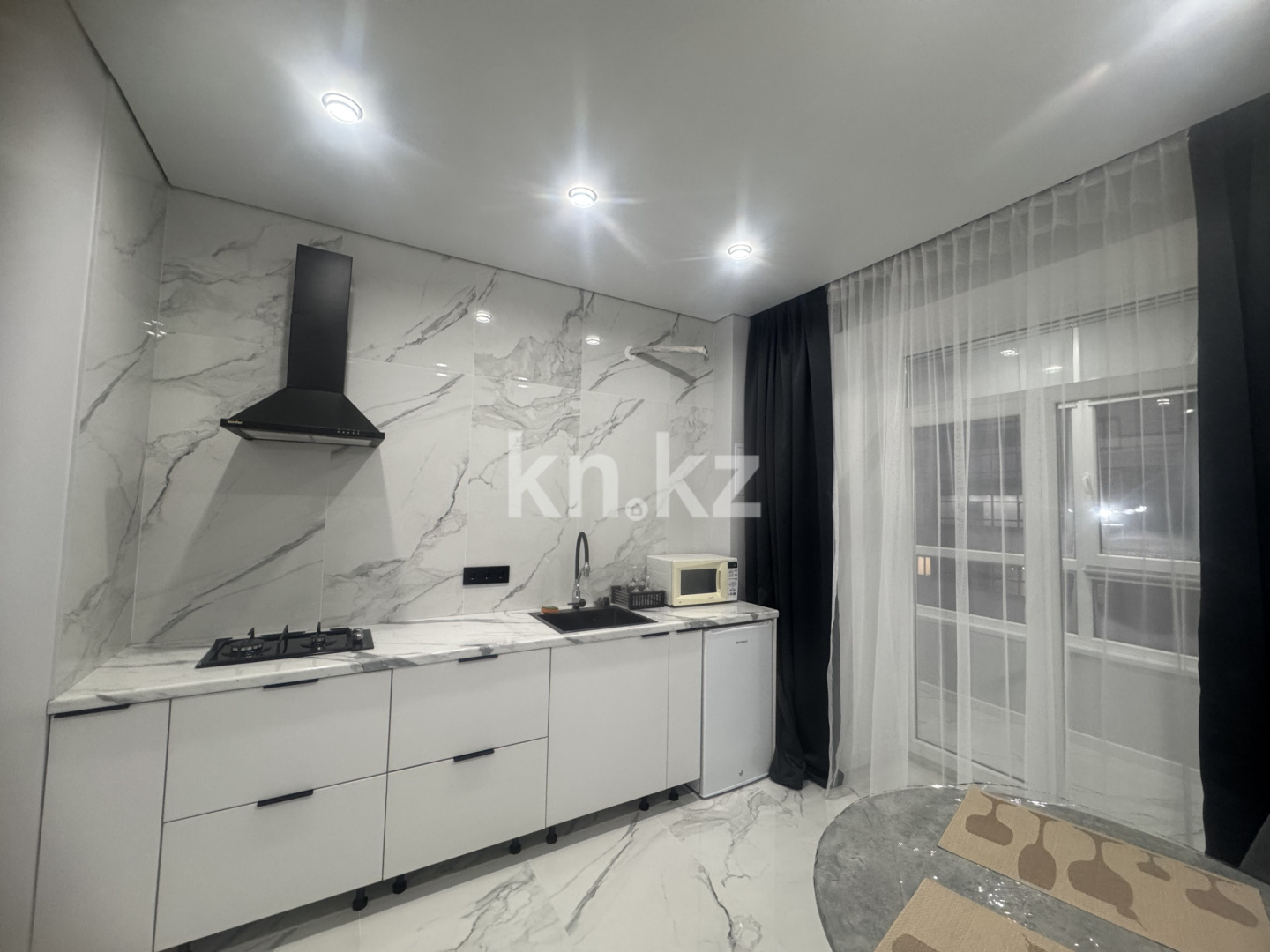 Аренда 1-комнатной квартиры посуточно, 51 м², ул. Курмангазы, дом  98 в Уральске - фото 4