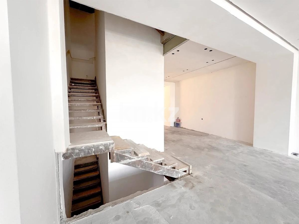 Продажа 5-комнатной квартиры, 370 м², ул. 4-я в Алматы - фото 11