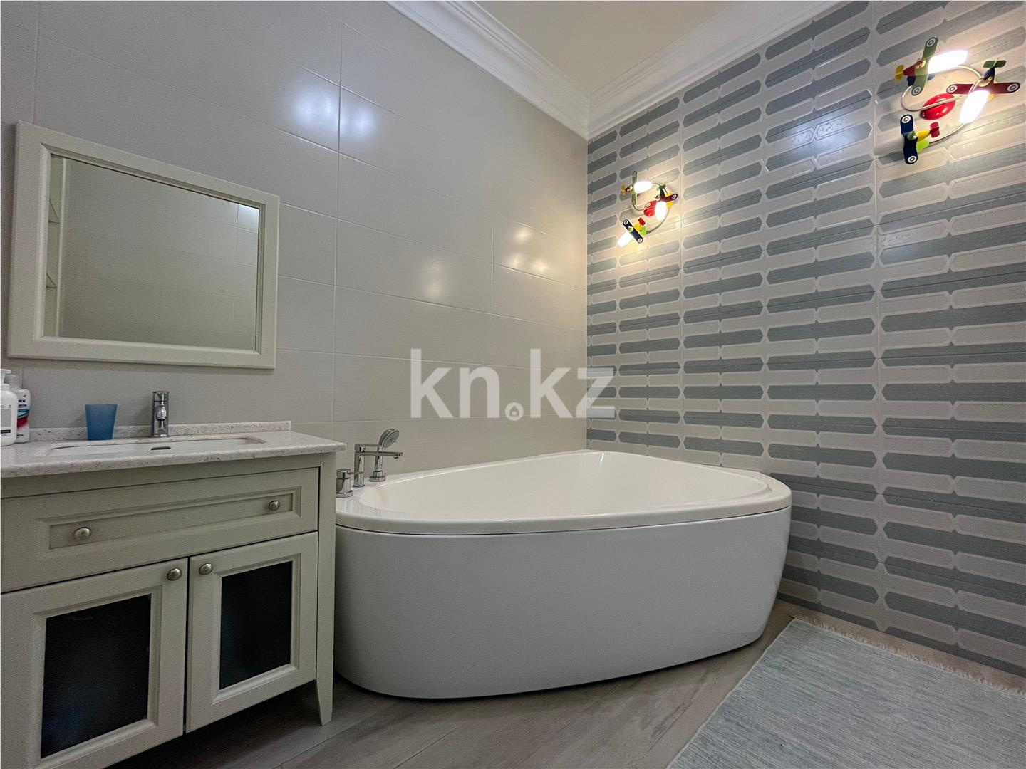 Продажа 4-комнатной квартиры, 220 м² в Астане - фото 9