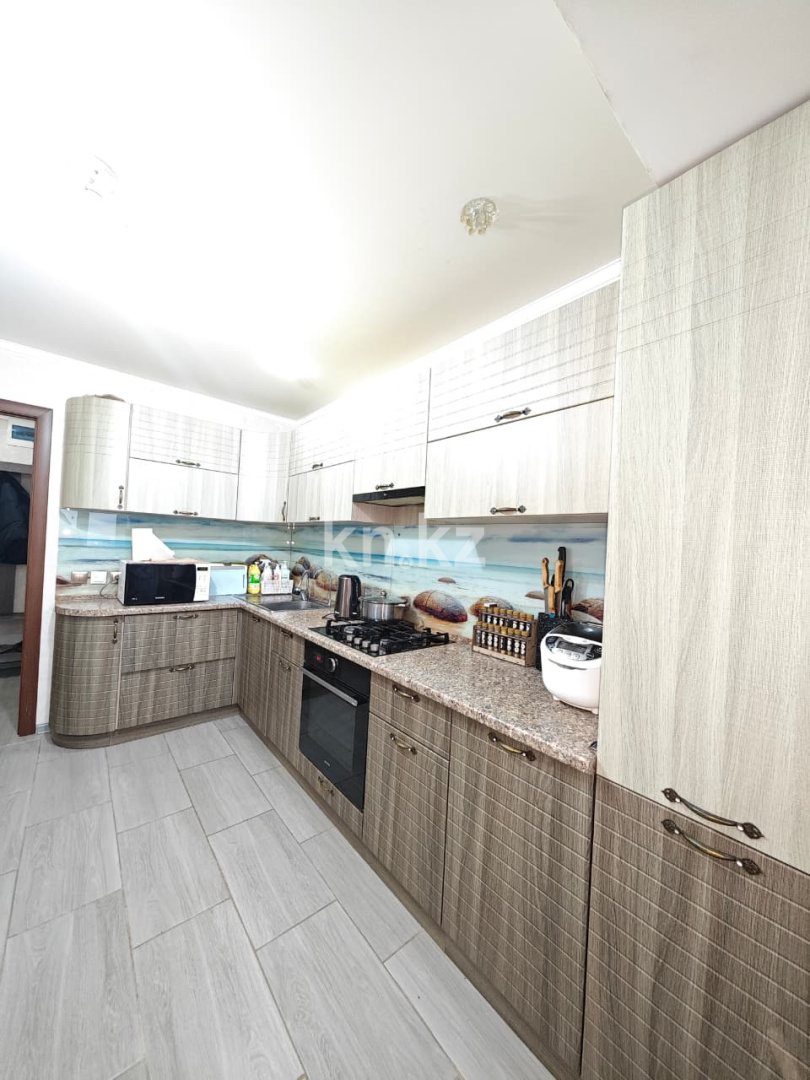 Продажа 4-комнатной квартиры, 78 м², пр. Республики, дом  4 в Караганде