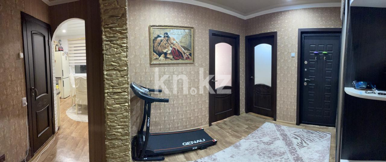 Продажа 3-комнатной квартиры, 64 м², пр. Шахтеров, дом  9 в Караганде - фото 8