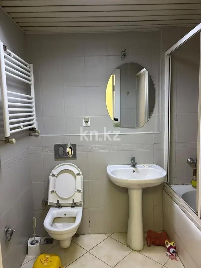 Продажа 3-комнатной квартиры, 66.3 м² в Алматы - фото 3