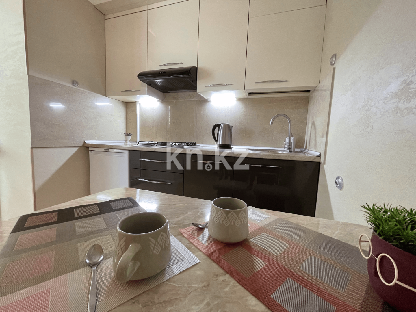 Аренда 1-комнатной квартиры посуточно, 40 м² в Алматы - фото 10