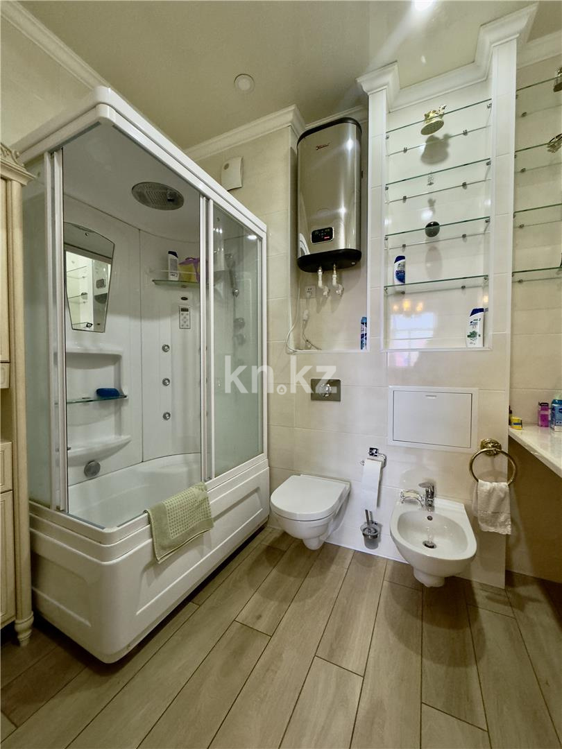 Продажа 5-комнатной квартиры, 217 м², ул. Аманжолова, дом  41 в Караганде - фото 4