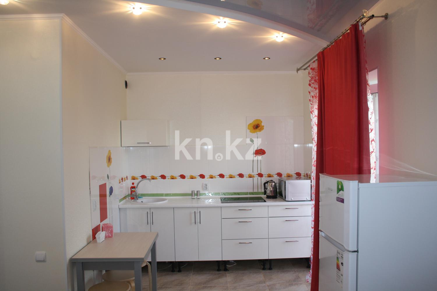 Аренда 1-комнатной квартиры посуточно, 45 м², ул. Победы, дом  105 в Уральске