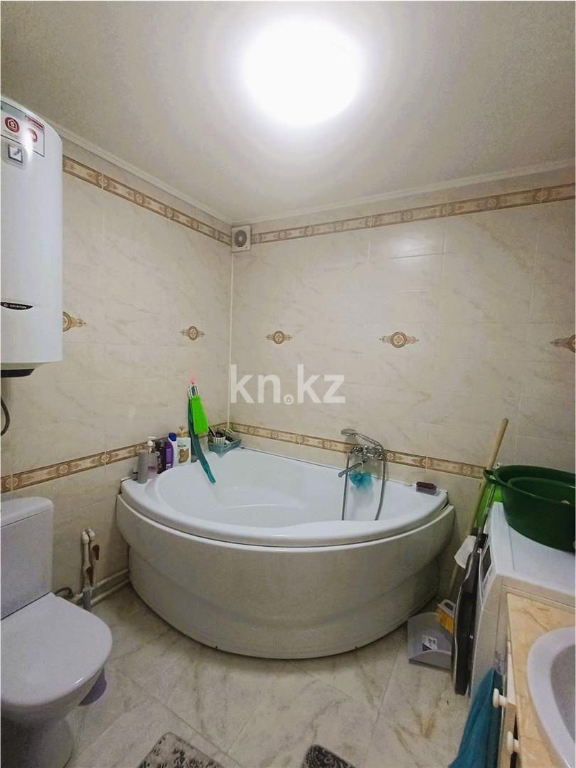 Продажа 4-комнатной квартиры, 77 м², 1 кв-л в Караганде - фото 9