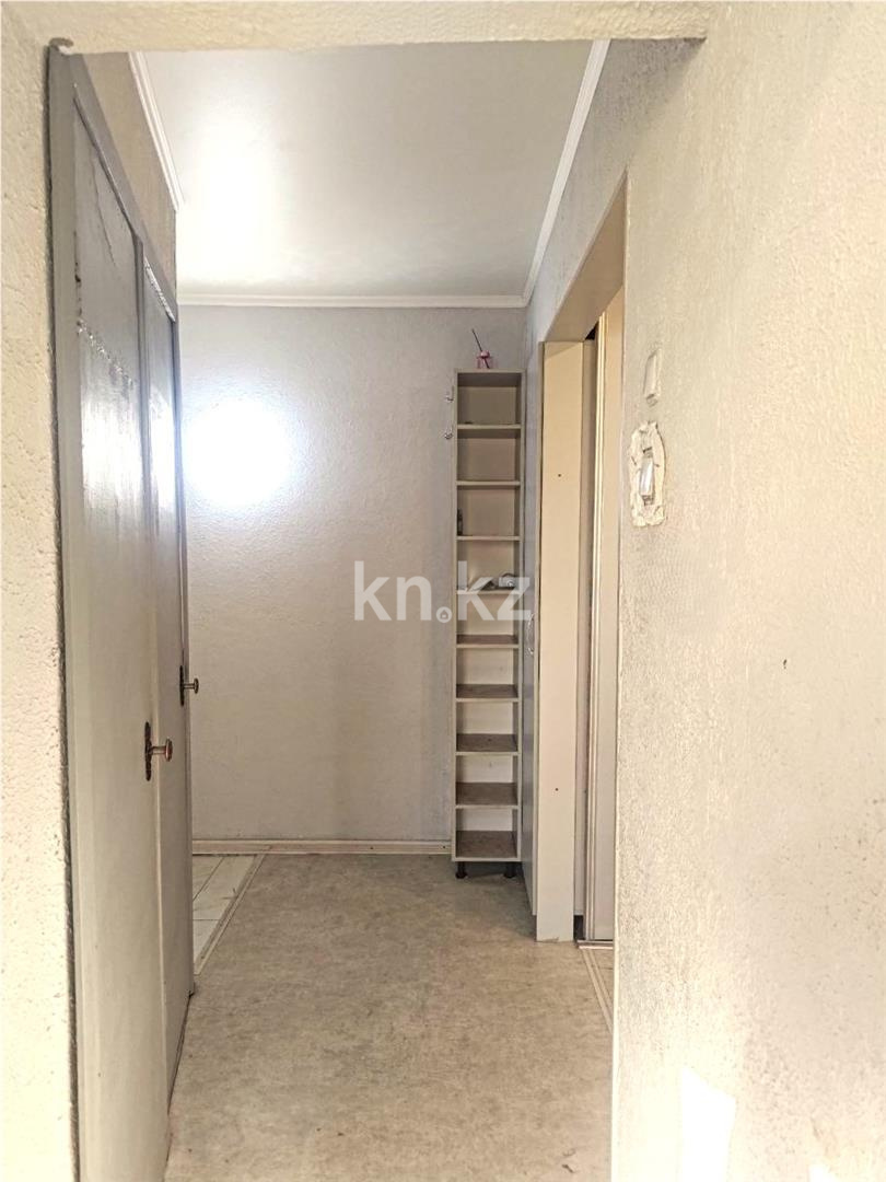 Продажа 3-комнатной квартиры, 48 м², 23-й мкр., дом  34 в Караганде - фото 11